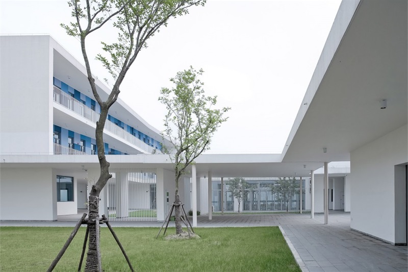 006-小学-主庭院1